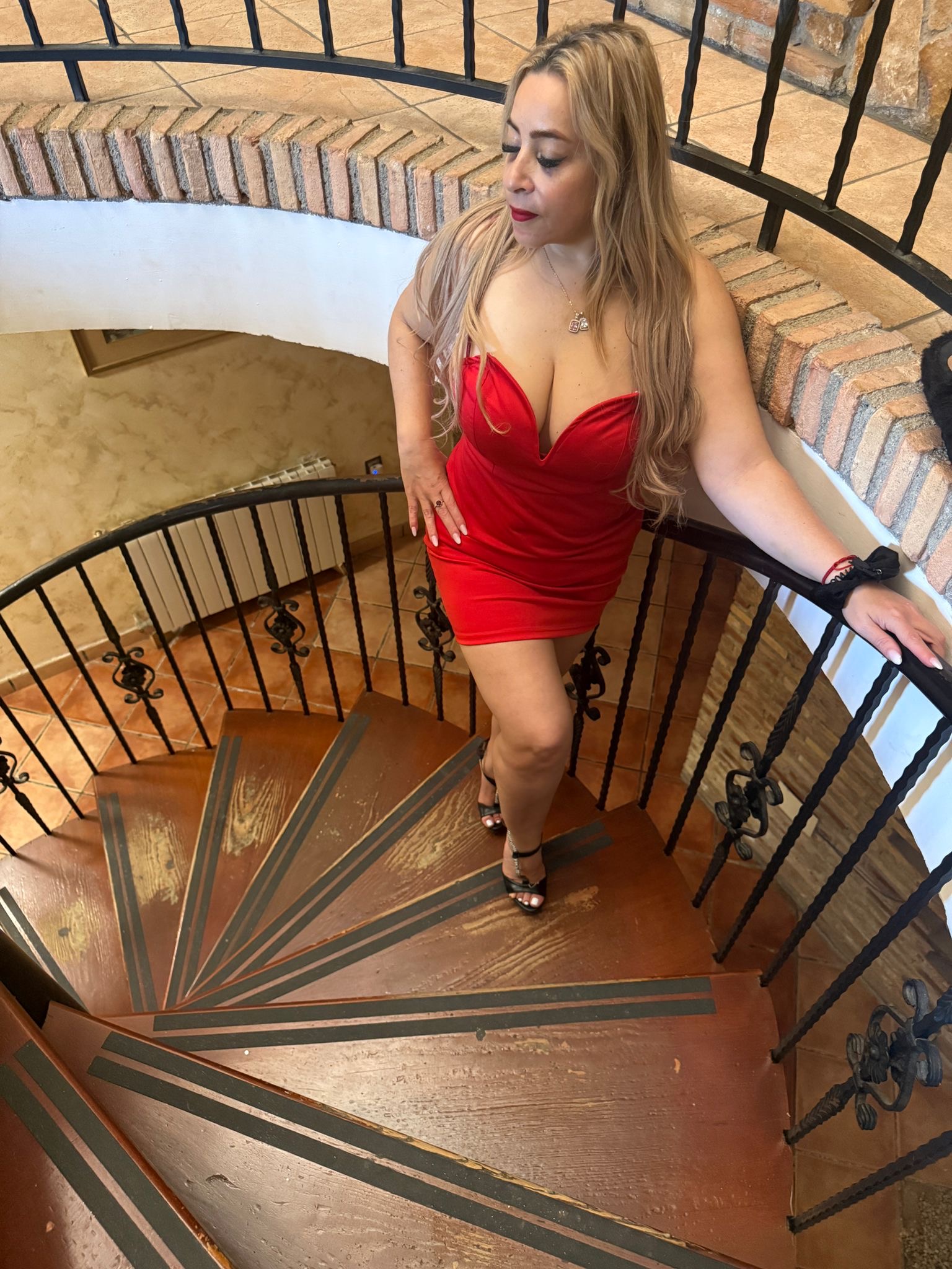 VICTORIA ESCORT Y MASAJISTA